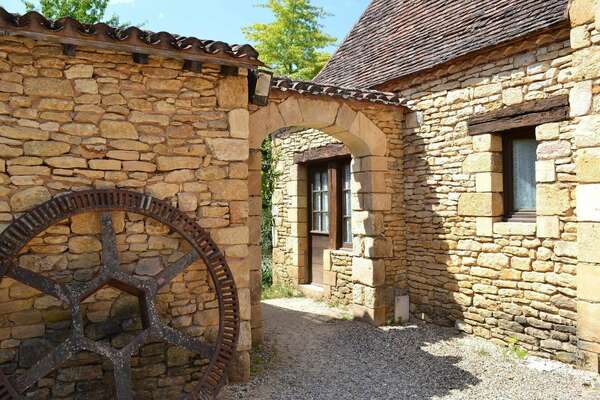 Découvrez Le Bugue : entre histoire, culture et aventure.