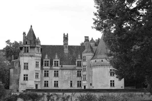L'Histoire de la Dordogne: Voyagez à Travers le Temps avec M&Services Conciergerie !