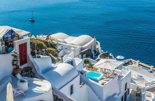 Destination Soleil : Une Semaine de Rêve à Santorin selon M&Services Conciergerie !