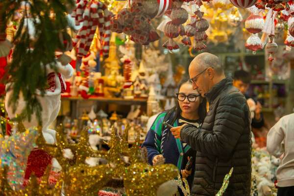 Marché de Noël à Périgueux 2025 : Votre visite guidée des animations incontournables avec M&Services Conciergerie !